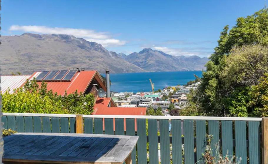 Fantastic Views, Close To Town 2 Bedroom Apartment Queenstown Bagian luar foto