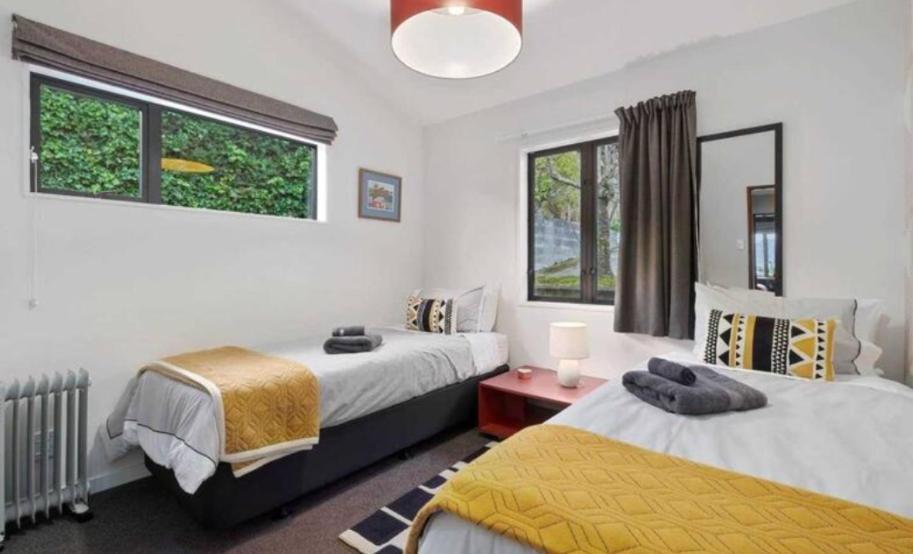 Fantastic Views, Close To Town 2 Bedroom Apartment Queenstown Bagian luar foto
